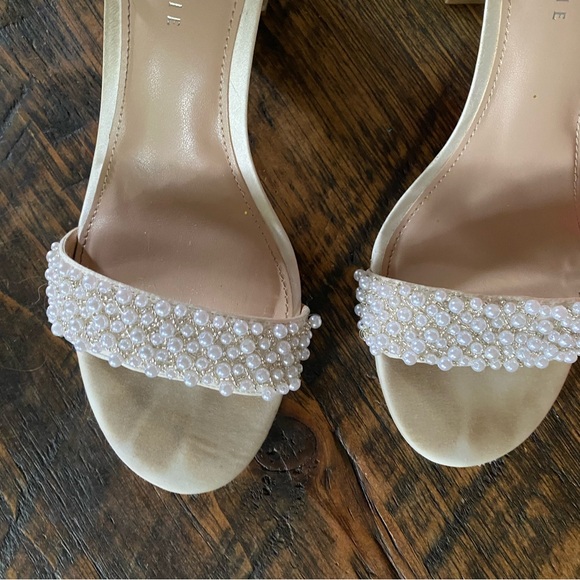 Silver Satin Kelly & Katie Hildie Sandal with 3.5" heel and pearl beads 9.5 M - Picture 3 of 11